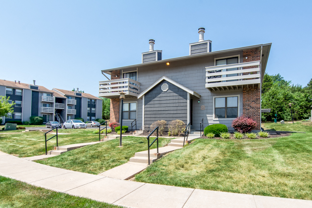 Photos and Video Prairie Walk Apartments in Kansas City, MO